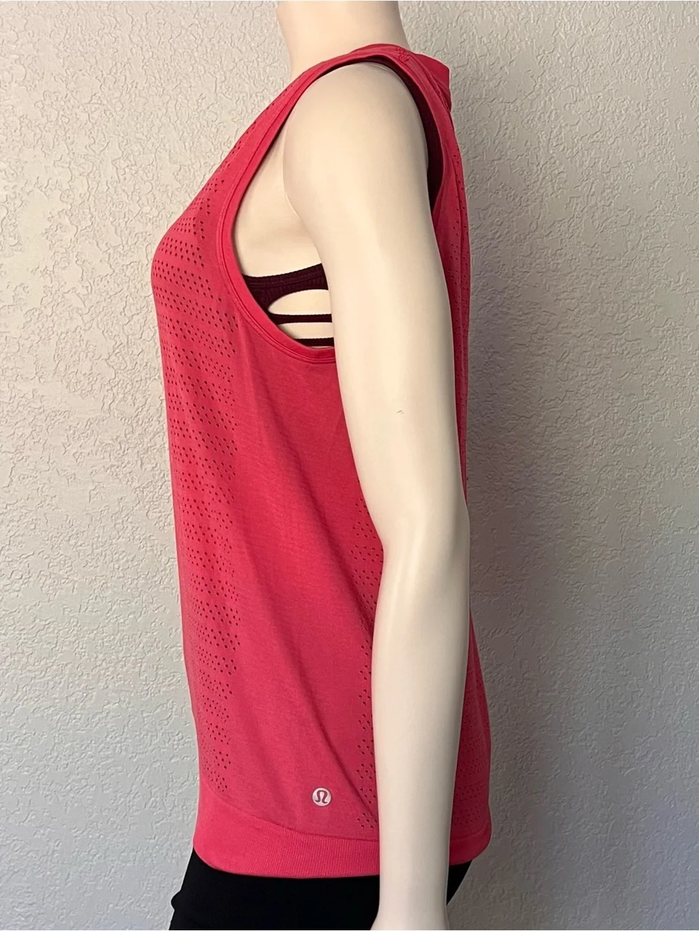 Lululemon Breeze By Muscle Tank II Pink Perforated Mesh Workout Gym Top Size 6
